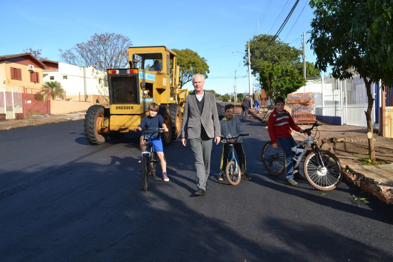 Rua Souza Lobo recebe melhorias